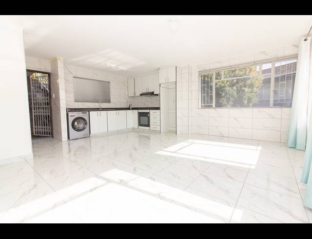 2 BEDROOM APARTMENT FOR SALE IN MALVERN